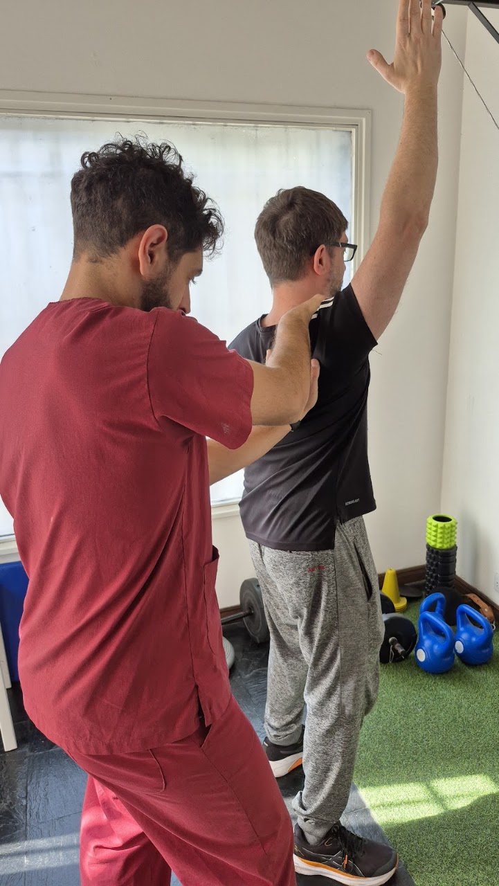 Trabajo de rehabilitación de hombro en equipo